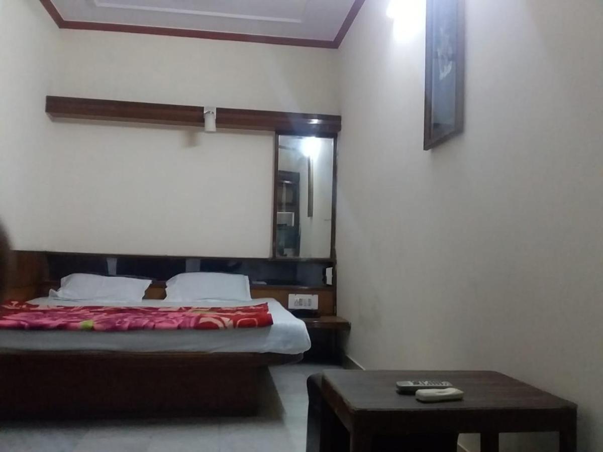 Hotel Yes Please Lodge Új-Delhi Kültér fotó