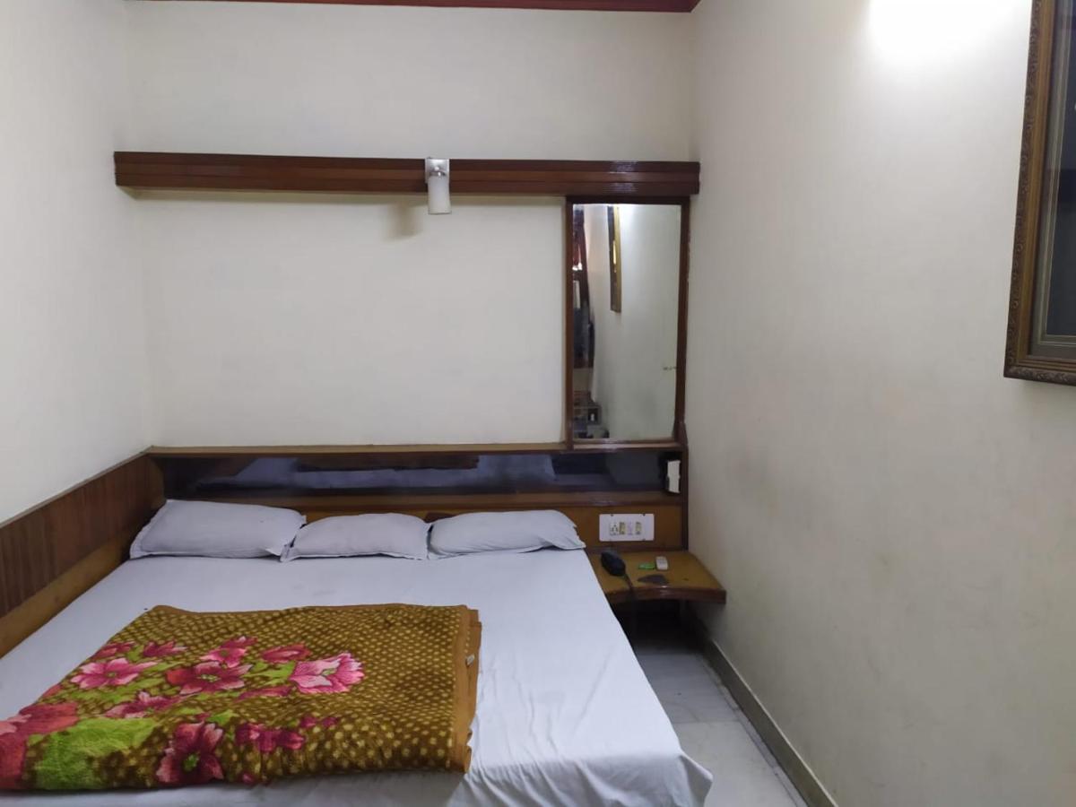 Hotel Yes Please Lodge Új-Delhi Kültér fotó