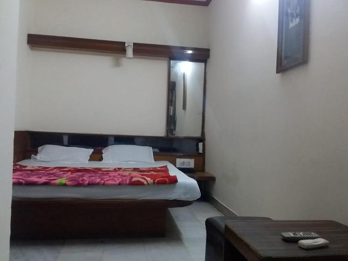 Hotel Yes Please Lodge Új-Delhi Kültér fotó
