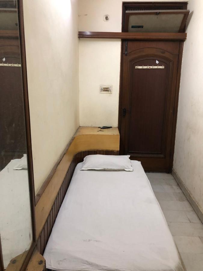 Hotel Yes Please Lodge Új-Delhi Kültér fotó